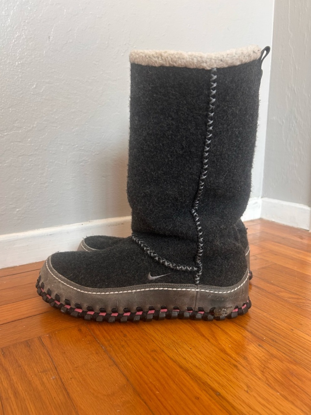 Nike Charcoal Wool-Textured Pull-On Boots with Cream Lining
